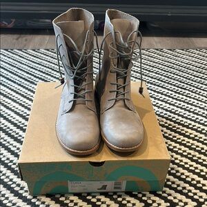 Olukai O Laila Gray Leather Lace-Up Boots